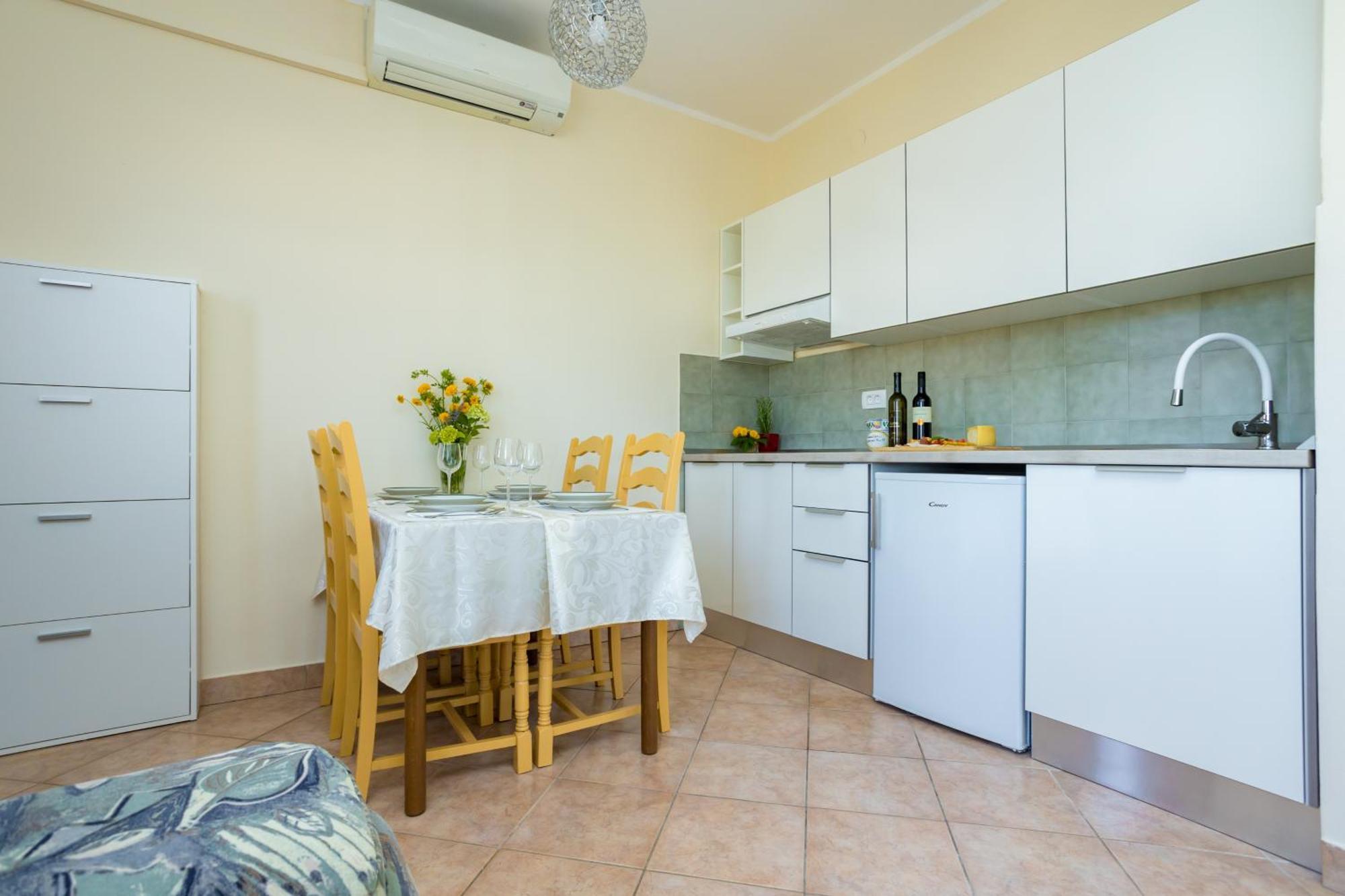 Apartments And Rooms Kod Keti มาลินสกา ภายนอก รูปภาพ
